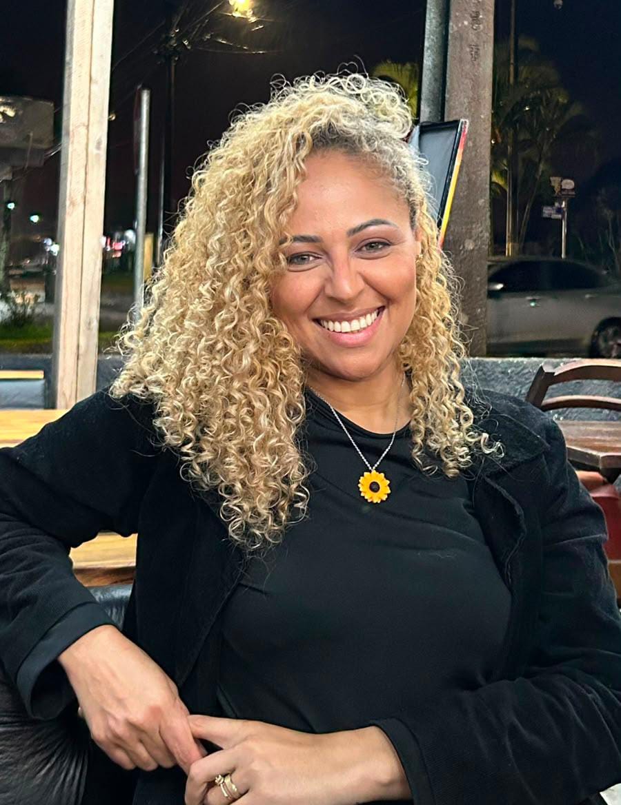 Carla Tutschke, fundadora da Mulher Realeza, sorrindo